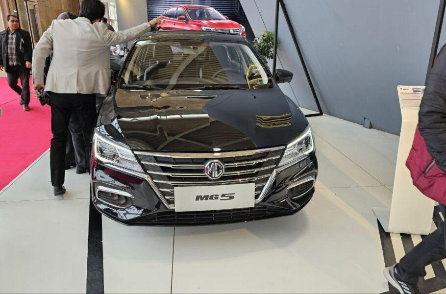 رونمایی ام جی 5 و ام جی GT