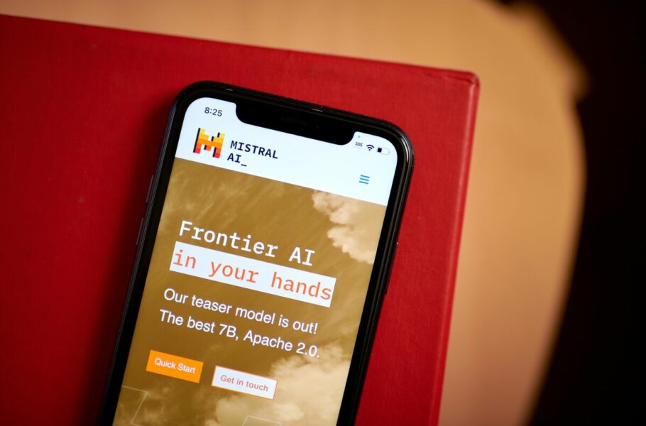 استارتاپ MISTRAL