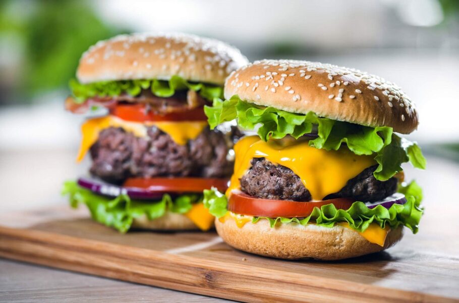 همبرگر و سیب‌زمینی