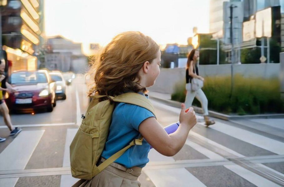 عبور کودک از خیابان