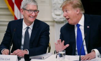 تیم کوک و دونالد ترامپ