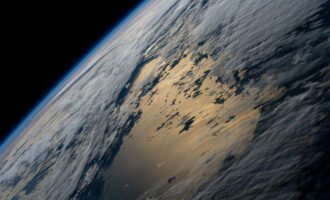 چرا زمین از دید ما صاف به نظر می‌رسد؟ نگاهی علمی به شکل سیاره‌مان