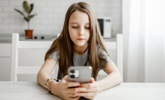 بریتانیا و کودکان زیر 16 سال