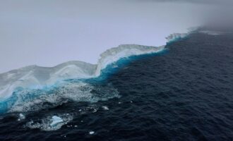 حرکت بزرگ‌ترین کوه یخ