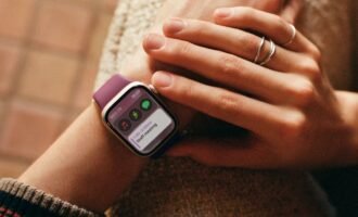 ساعت هوشمند ردیاب سلامتی