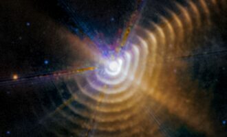 تصویر روز ناسا: پوسته‌های غبارآلود اطراف WR 140 از نگاه جیمز وب