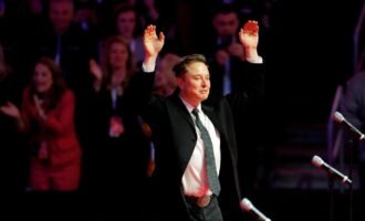 شکایت علیه وزارت بهره‌وری ایلان ماسک