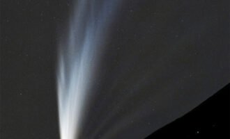 تصویر روز ناسا: دنباله‌دار ATLAS G3 و دم‌های متعدد آن