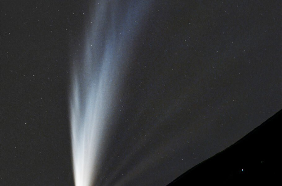 تصویر روز ناسا: دنباله‌دار ATLAS G3 و دم‌های متعدد آن