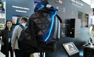 پنل خورشیدی پوشیدنی Anker